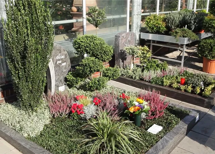 Doppelgrab - Grabbepflanzung im Herbst Doppelgrab - Grabbepflanzung im Herbst